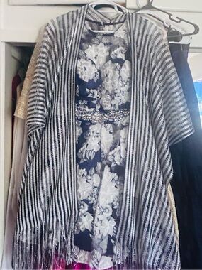 Bon Voyage Women's Black & Silver Sparkle Knit wrap.